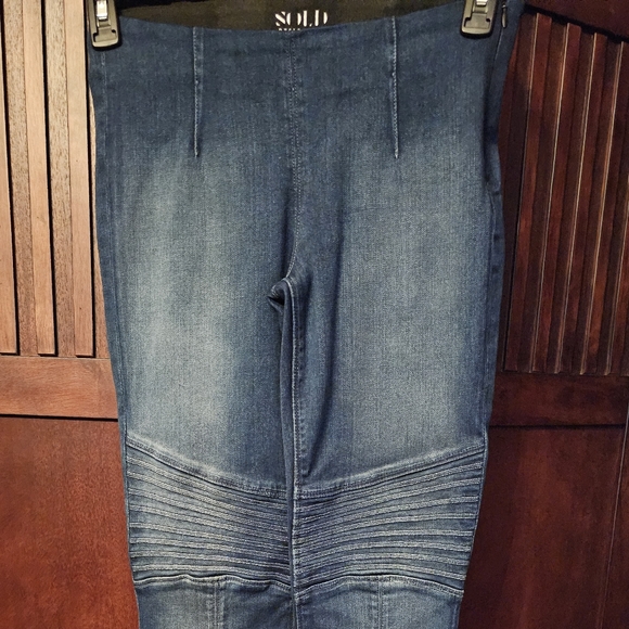 Blue Jeans - Picture 2 of 2